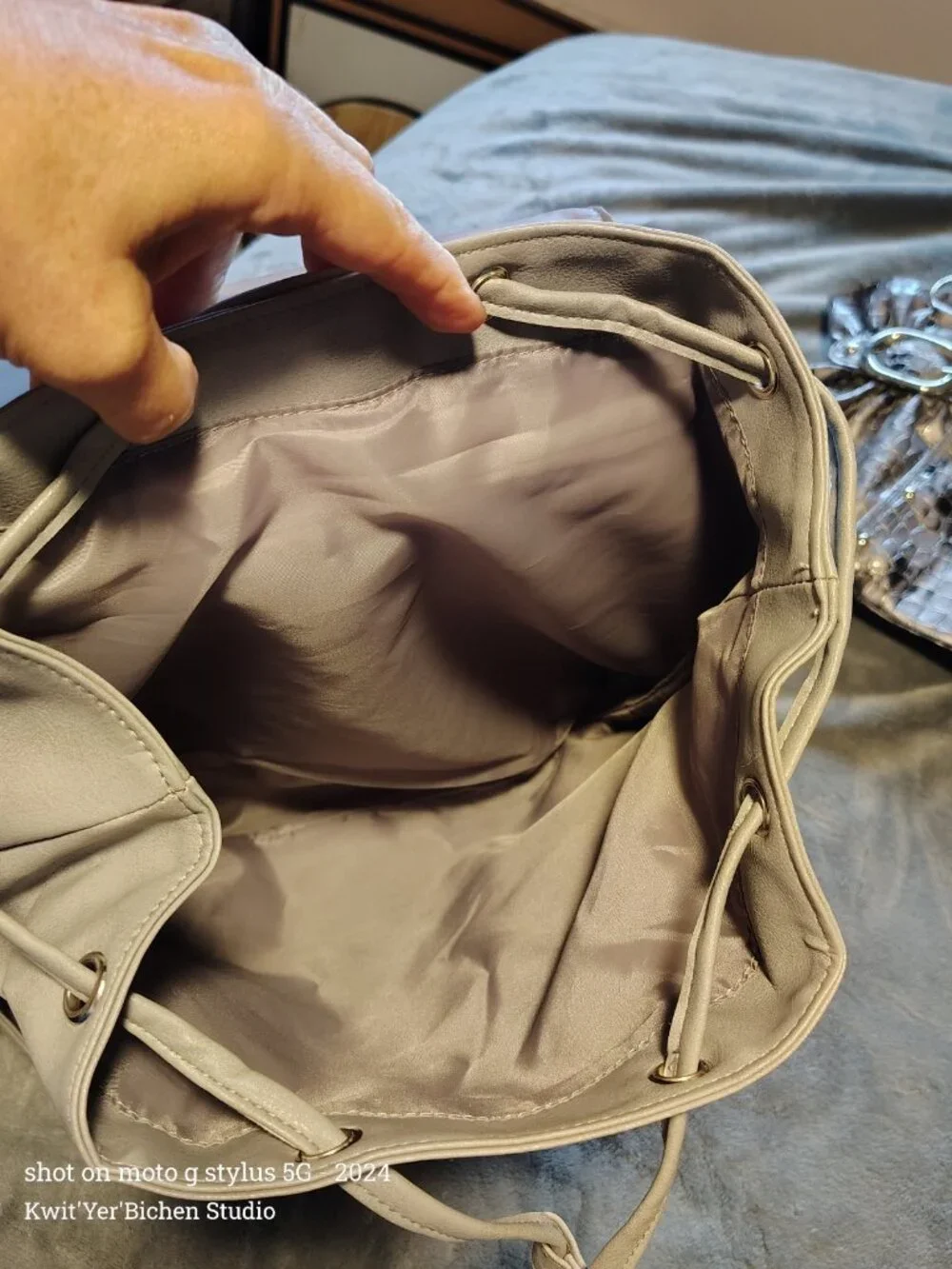 ULTA WEEKENDER BAG TAUPE